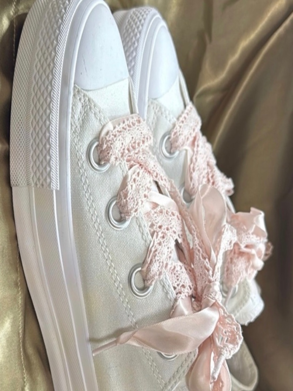 Platform white converse pink lace size 7- new